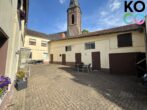 Hof mit Wohngebäude