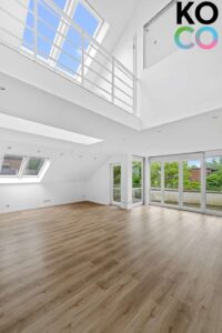 Wohnzimmer mit Galerie