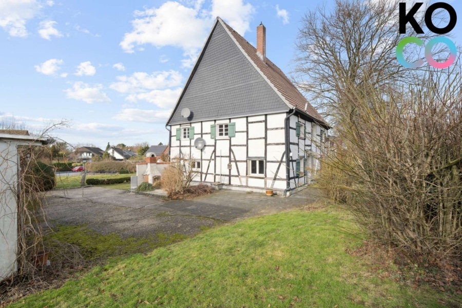 Charmante Außenansicht/ Fachwerk & Terrasse - Historisches Fachwerkhaus mit großem Grundstück in begehrter Lage! Liebhaberprojekt!