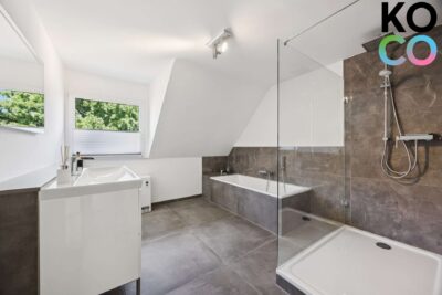 Besonderes Einfamilienhaus mit Outdoor-Wohnzimmer und Bürobereich, 40589 Düsseldorf, Einfamilienhaus