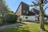 Wohnhaus mit Garage und Stellplatz