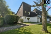Wohnhaus mit Garage und Stellplatz