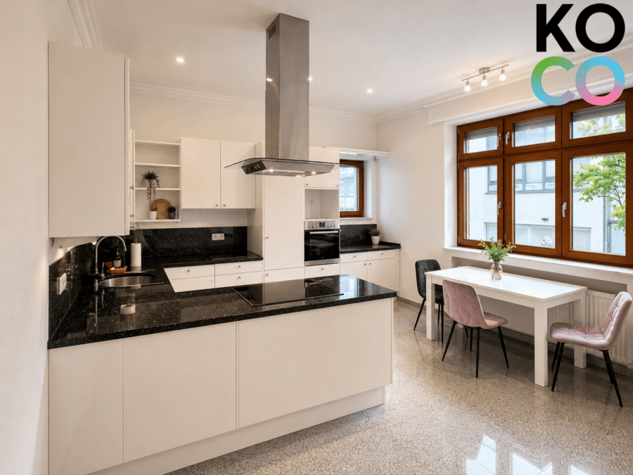 Küche - Repräsentative 130 m² Altbauwohnung mit 100 m² Garten und Sonnenterrassen am Minto