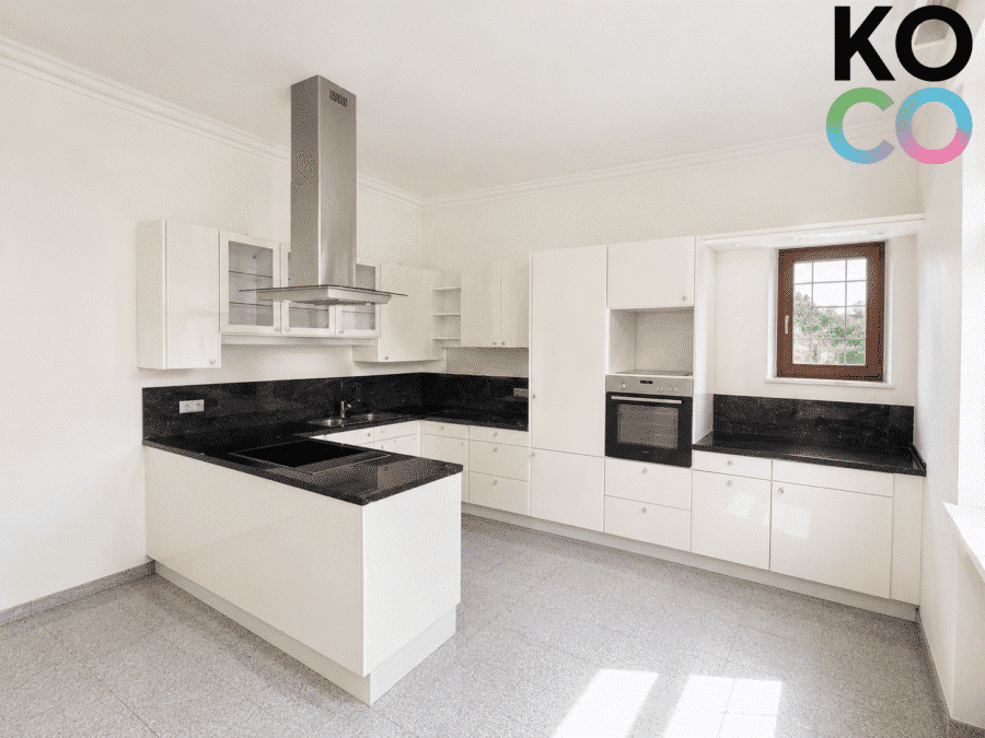 Küche - Repräsentative 130 m² Altbauwohnung mit 100 m² Garten und Sonnenterrassen am Minto