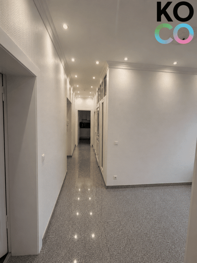 Flur - Repräsentative 130 m² Altbauwohnung mit 100 m² Garten und Sonnenterrassen am Minto