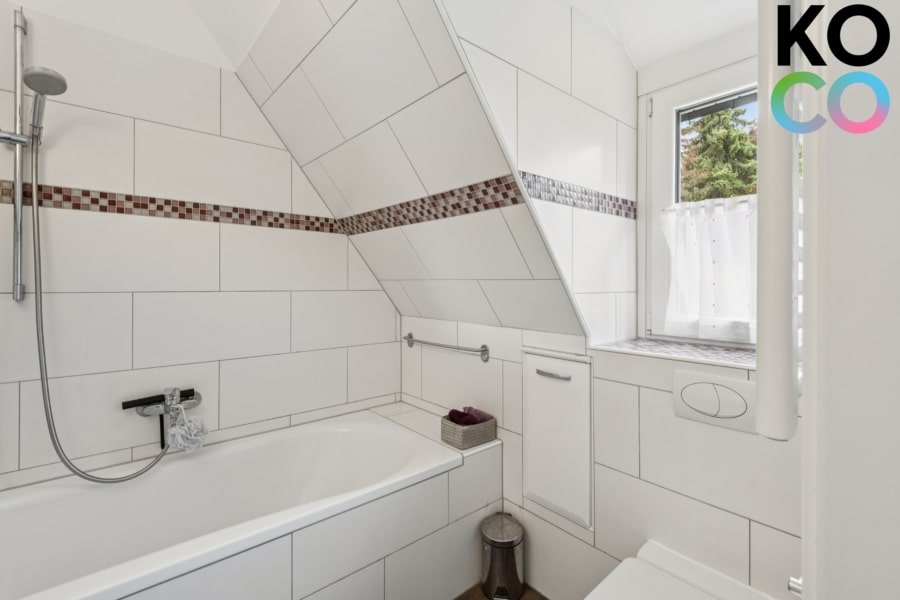1.OG Badezimmer - Seltene Gelegenheit in Ratingen-Mitte – Freistehendes Einfamilienhaus mit wunderschönem Garten