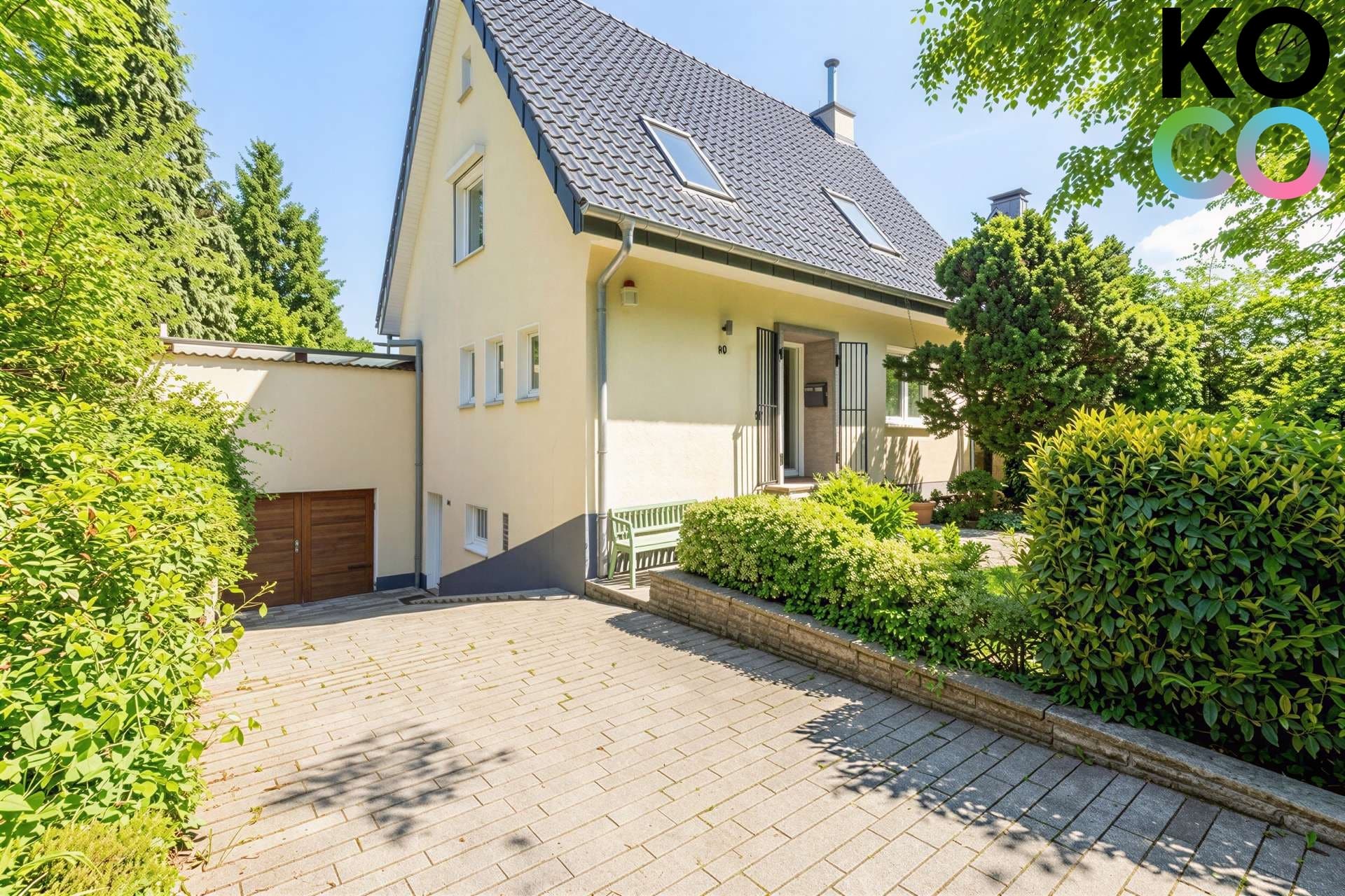 Garage und Frontansicht