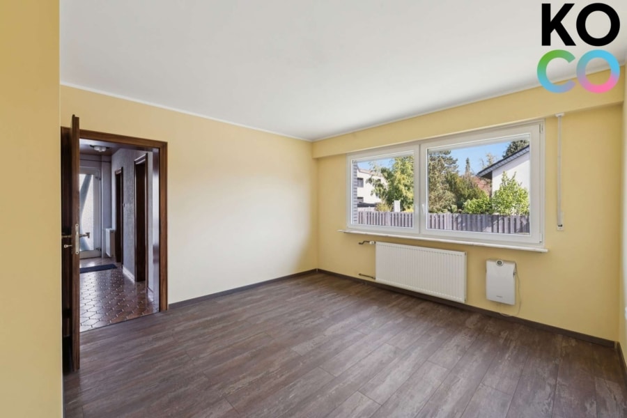 Schlafzimmer - Freistehendes Einfamilienhaus mit 532 m² Garten, Garage und modernisierter Basis in Ratingen