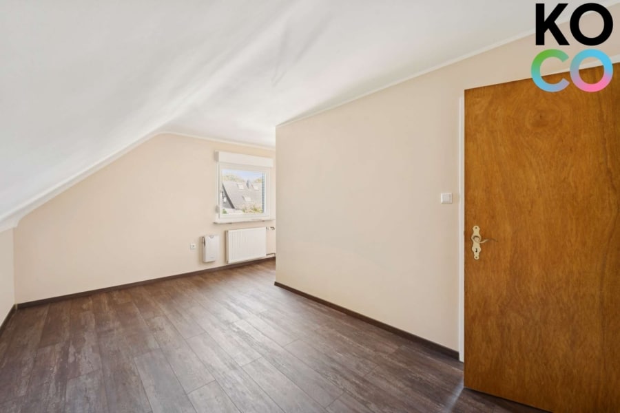 Schlafzimmer 2.0 - Freistehendes Einfamilienhaus mit 532 m² Garten, Garage und modernisierter Basis in Ratingen