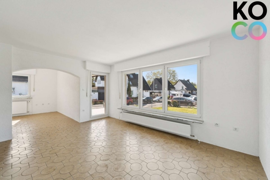 Wohnzimmer - Freistehendes Einfamilienhaus mit 532 m² Garten, Garage und modernisierter Basis in Ratingen
