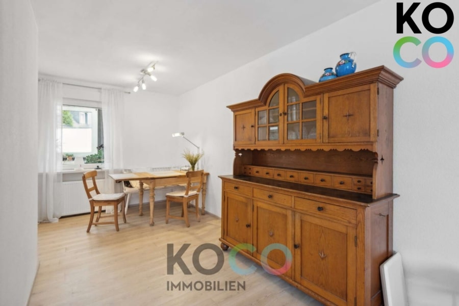 Wohn-/Essbereich - Arbeiten, Lagern, Wohnen – Flexibler Bungalow mit Halle für Handwerker, Kreative & Händler