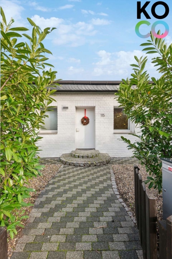 Frontansicht - Arbeiten, Lagern, Wohnen – Flexibler Bungalow mit Halle für Handwerker, Kreative & Händler