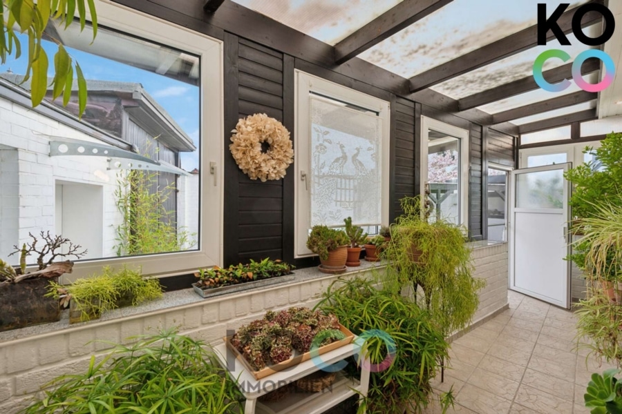 Wintergarten - Arbeiten, Lagern, Wohnen – Flexibler Bungalow mit Halle für Handwerker, Kreative & Händler