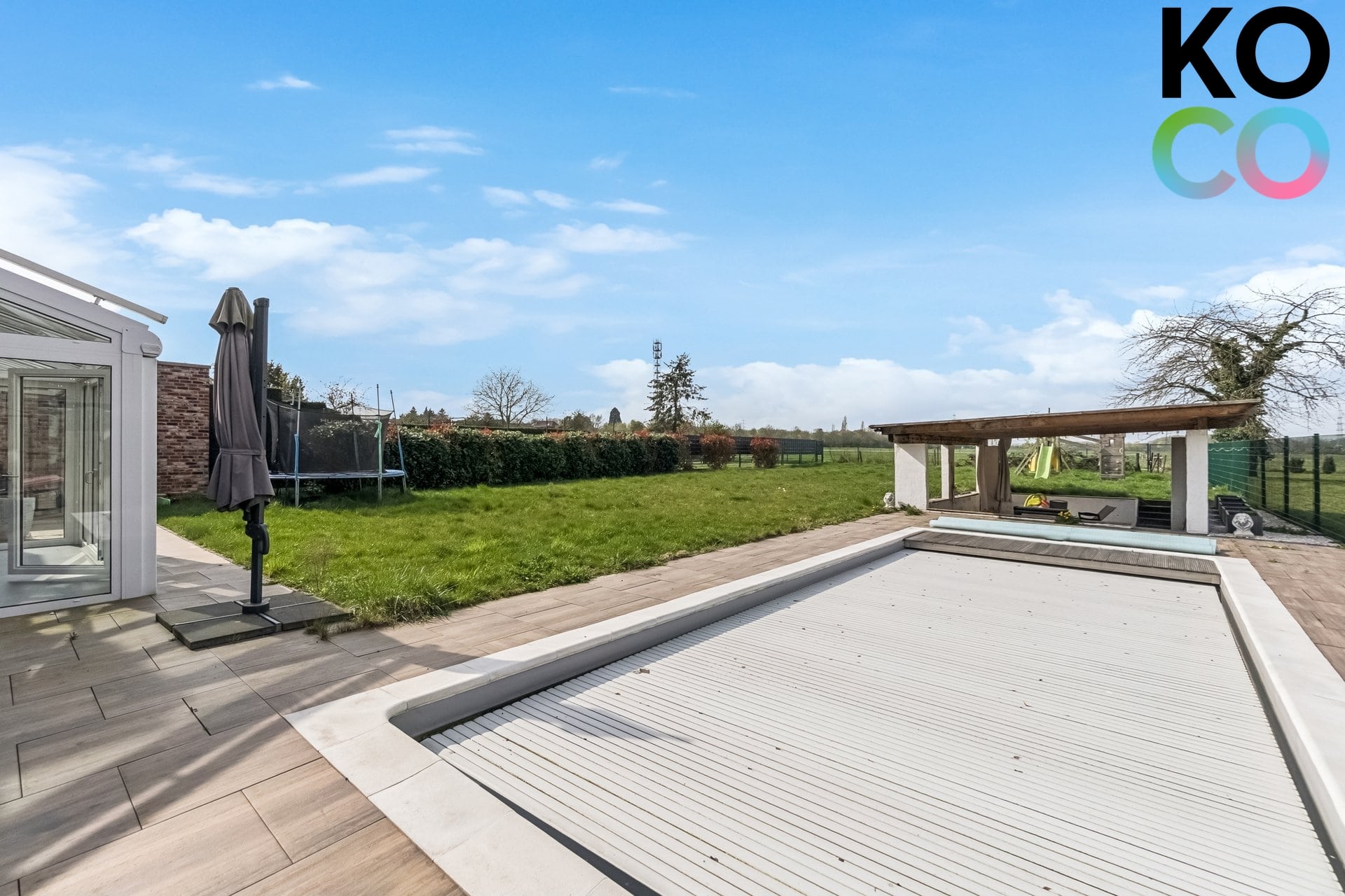 Garten mit Pool