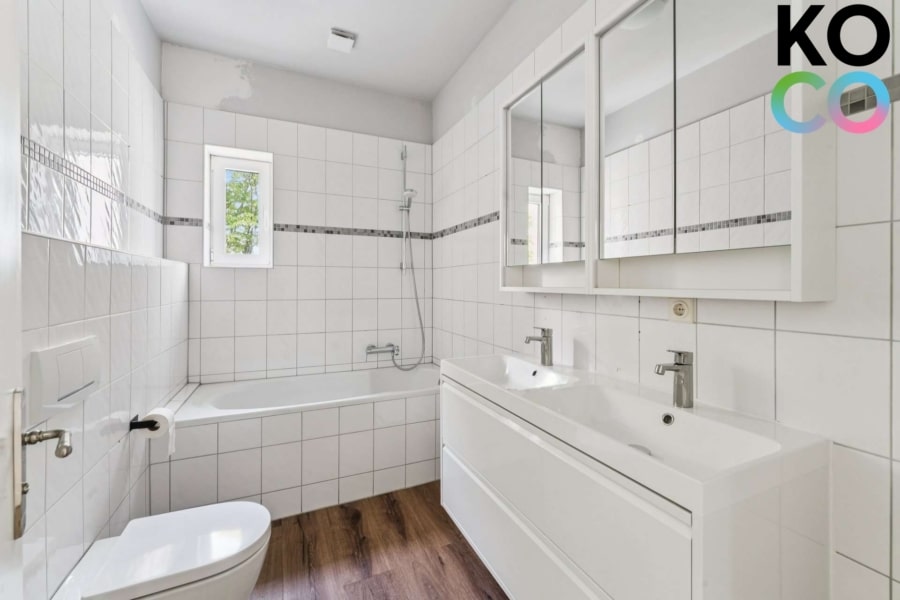 Badezimmer - Große Wohnung mit Gartenparadies