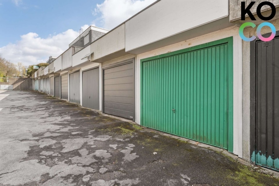 Garage - Reihenendhaus mit Gartenparadies