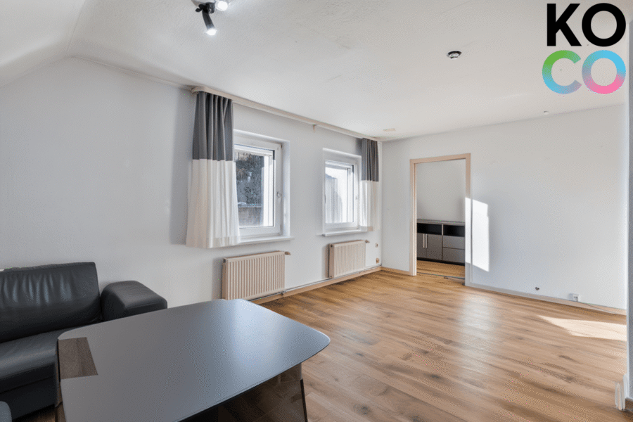 Wohnzimmer 2 renoviert - Kapitalanlage oder Eigennutzung?! – 2,5 Zimmer in Neviges