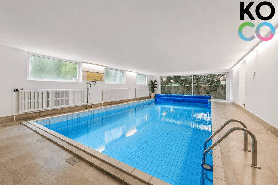 Pool - Großzügige 4-Zimmer-Wohnung mit Kamin, Balkon & Schwimmbad in Düsseldorf-Gerresheim
