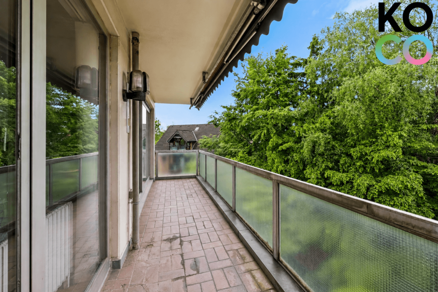 Balkon - Großzügige 4-Zimmer-Wohnung mit Kamin, Balkon & Schwimmbad in Düsseldorf-Gerresheim