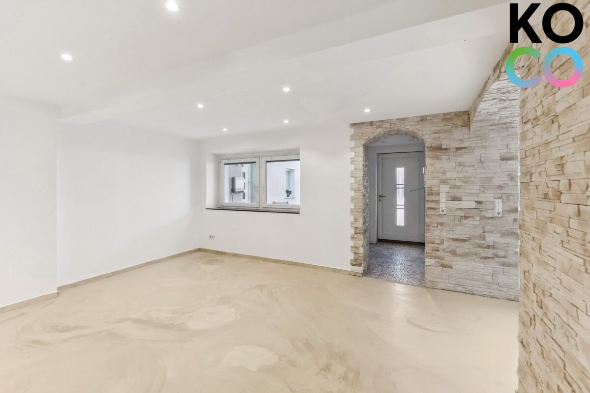 Wohnzimmer Blick zum Eingang