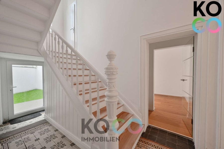 Treppenhaus - Stadtvilla mit Altbaucharme in perfekter Lage!
