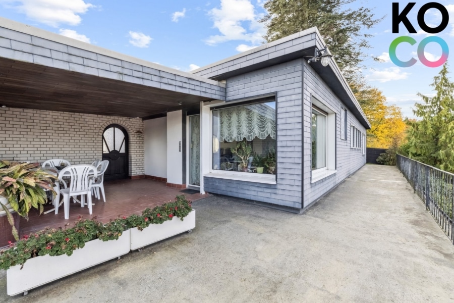 Überdachter Sitzplatz - Freistehend, mit toller Aussicht! Sackgassenlage. Ideal für Familien.