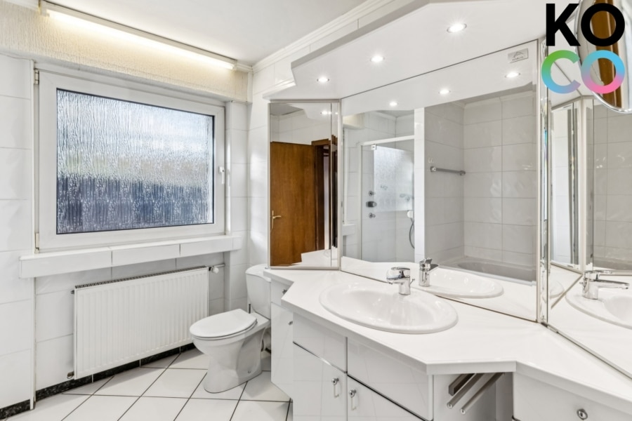 Tageslichtbad - Freistehend, mit toller Aussicht! Sackgassenlage. Ideal für Familien.