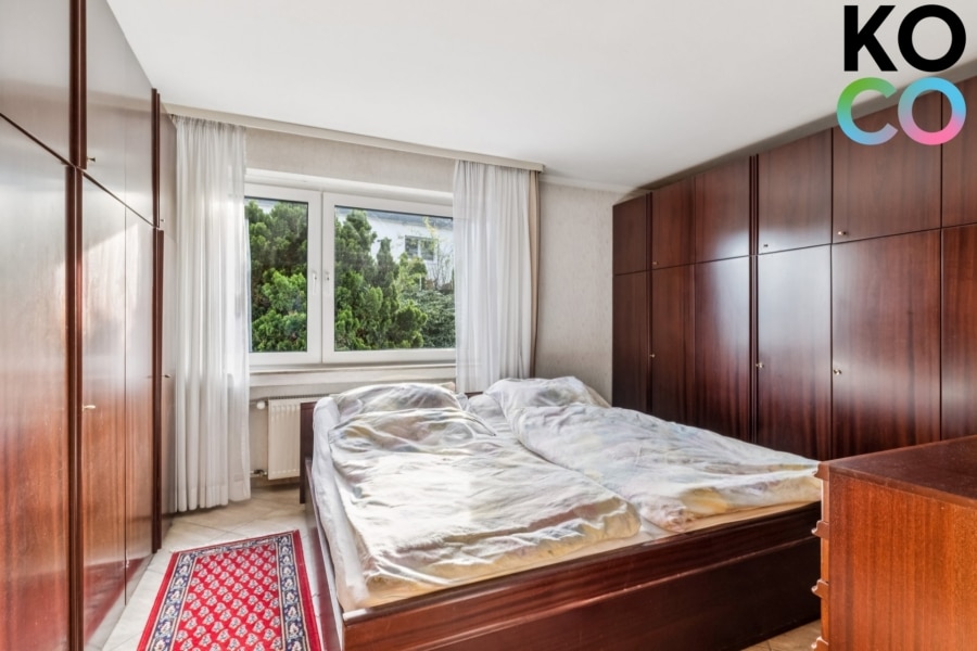 Schlafzimmer 1 - Freistehend, mit toller Aussicht! Sackgassenlage. Ideal für Familien.