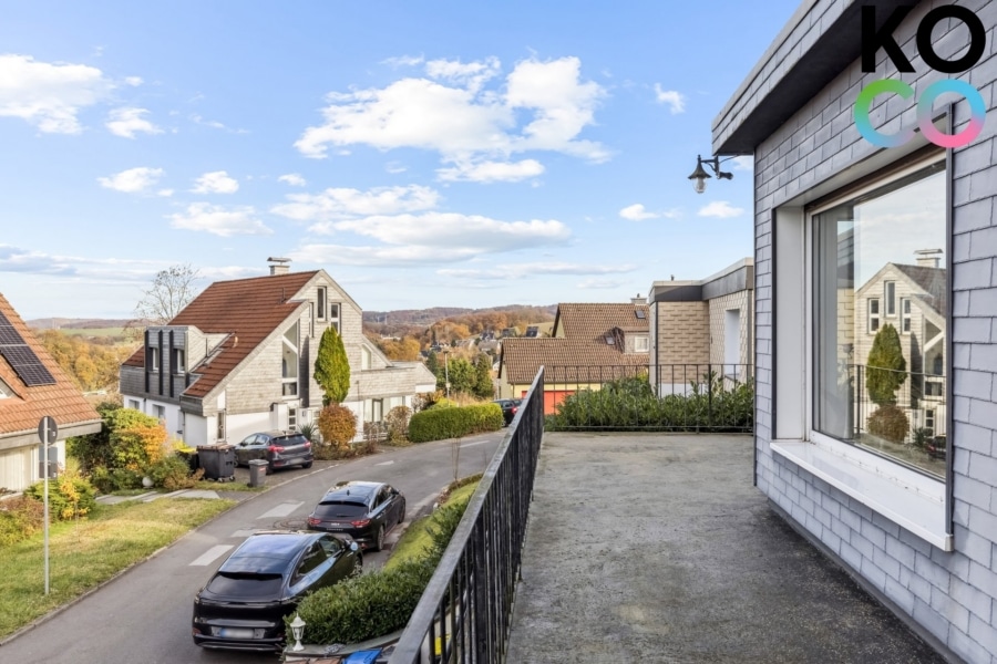 Blick vom Balkon - Freistehend, mit toller Aussicht! Sackgassenlage. Ideal für Familien.
