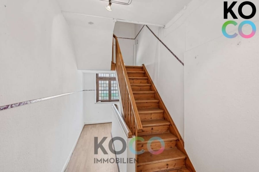 Treppenhaus - Großzügiges Haus mit viel Potenzial – Zweifamilienhaus für Eigennutzer oder Kapitalanleger!!