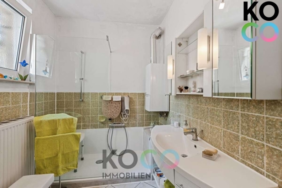 Badezimmer EG - Großzügiges Haus mit viel Potenzial – Zweifamilienhaus für Eigennutzer oder Kapitalanleger!!