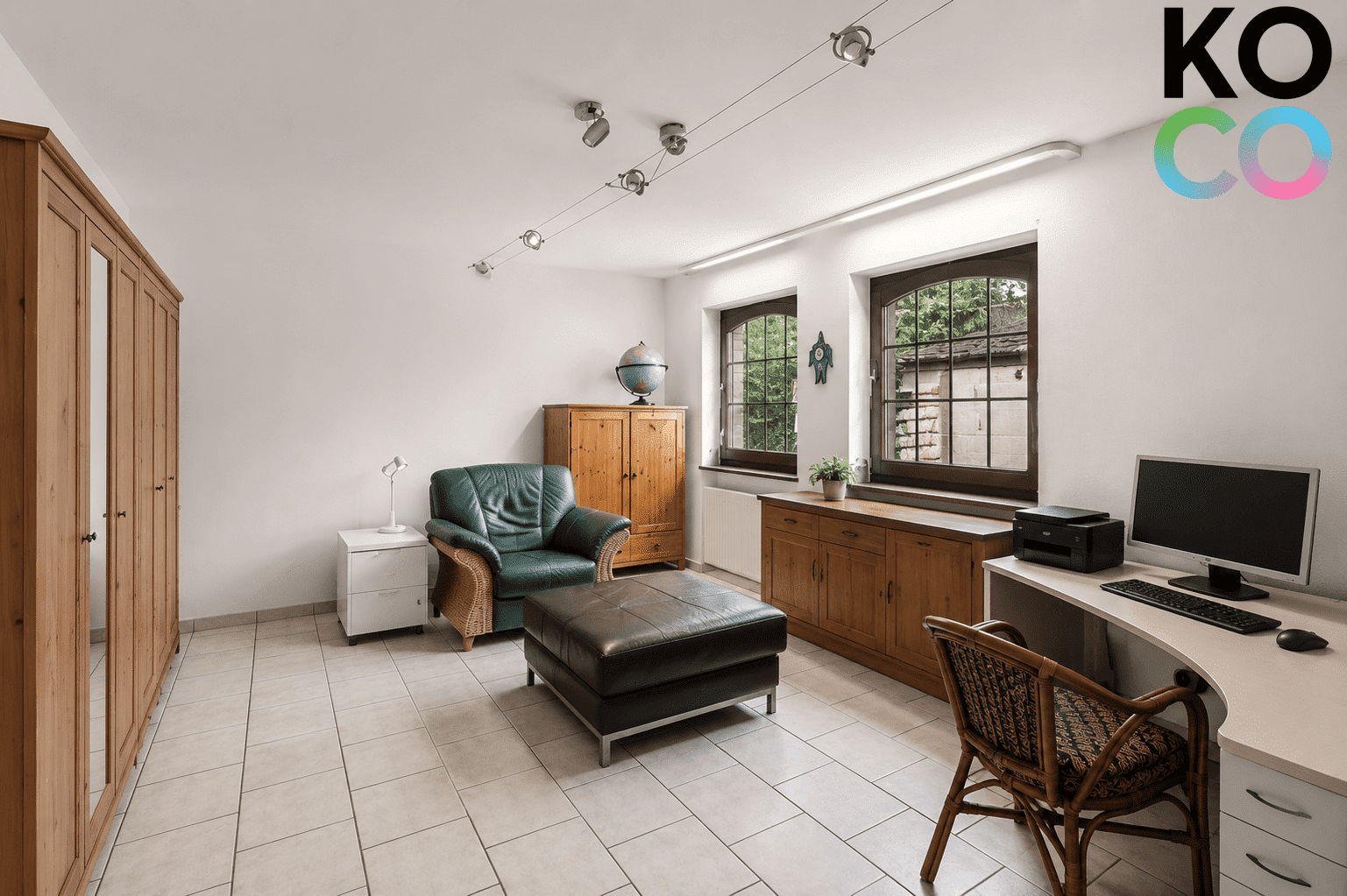Schlafzimmer mit Arbeitsbereich