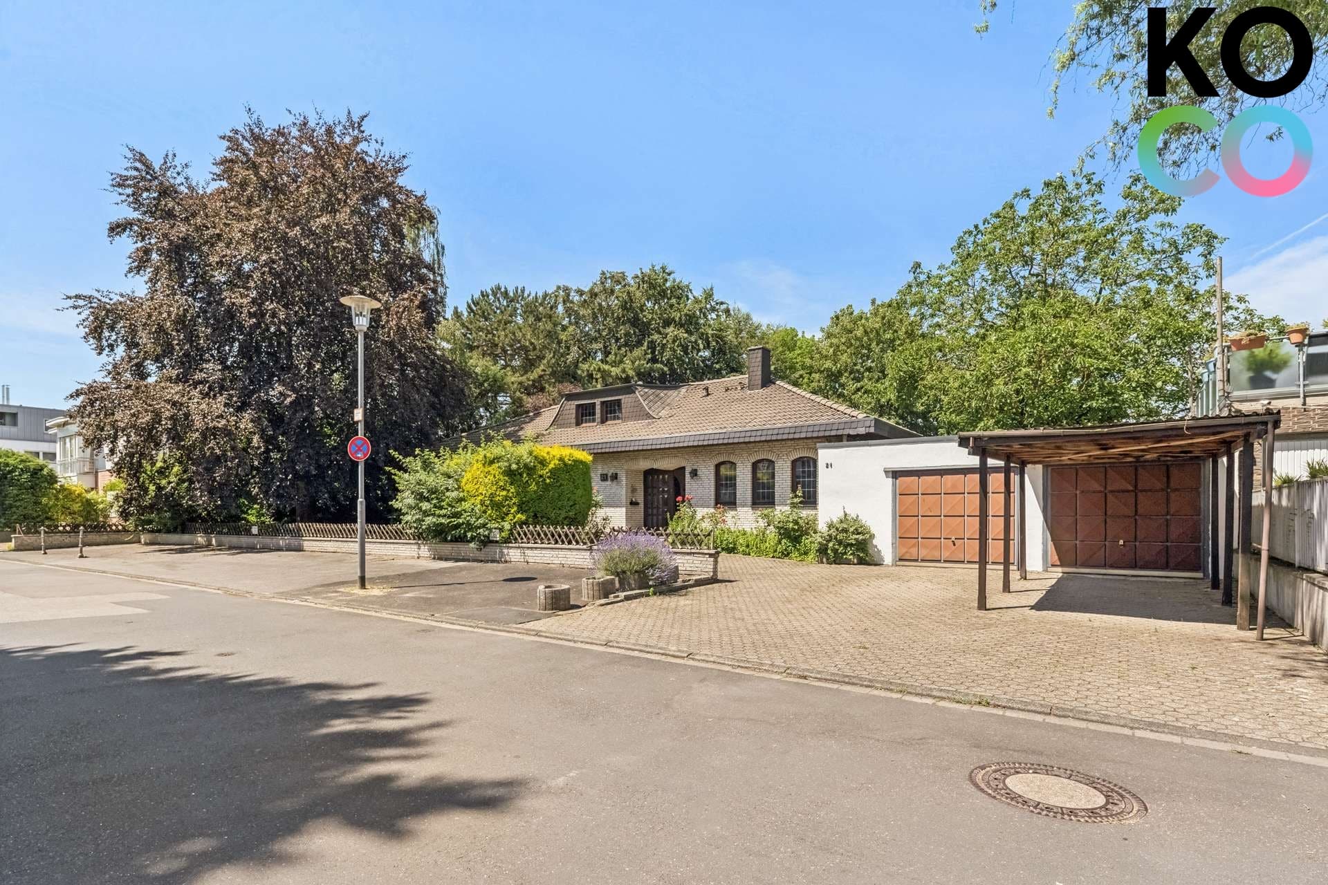 Freistehender Bungalow mit Garage und Carport