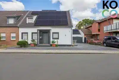 Modernisiertes Zuhause mit großzügigem Grundstück, Wintergarten und zusätzlichem Anbau, 41469 Neuss, Haus