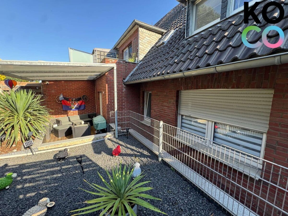 Ansicht Terrasse und Garten Hauptwohnung