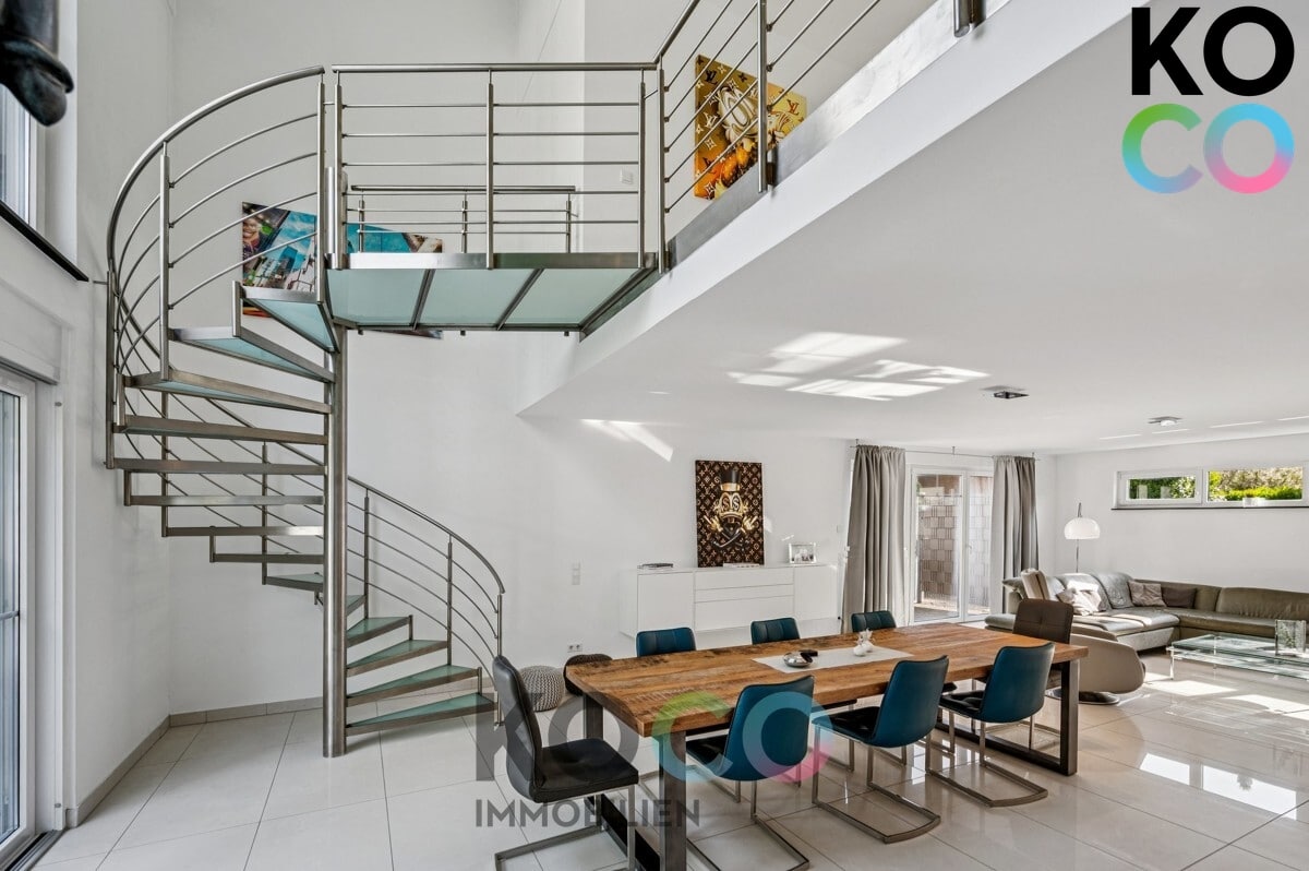 Freitragende Treppe ins 1. OG
