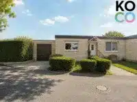 Frontansicht Bungalow und Garage