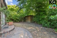 Uneinsehbarer Garten mit Gartenhaus