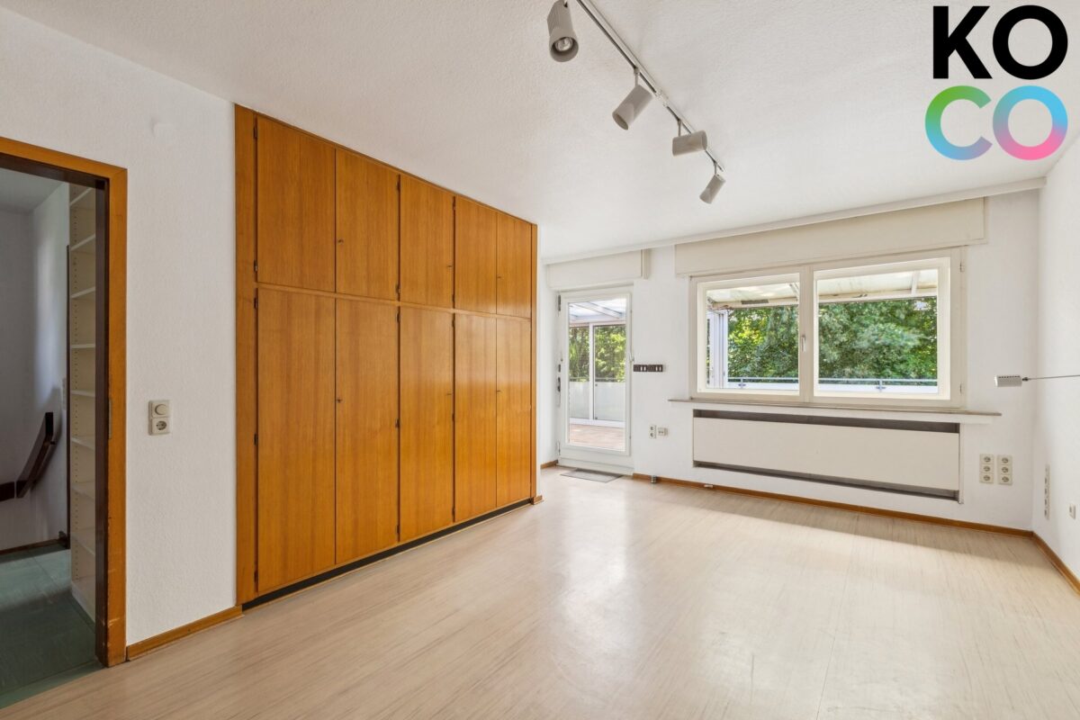 Schlafzimmer mit Einbauschränken