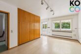 Schlafzimmer mit Einbauschränken