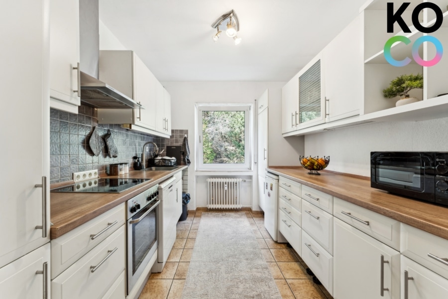 Küche - Bezugsfertige 4-Zimmer-Wohnung mit Südbalkon & Kachelofen in ruhiger Lage