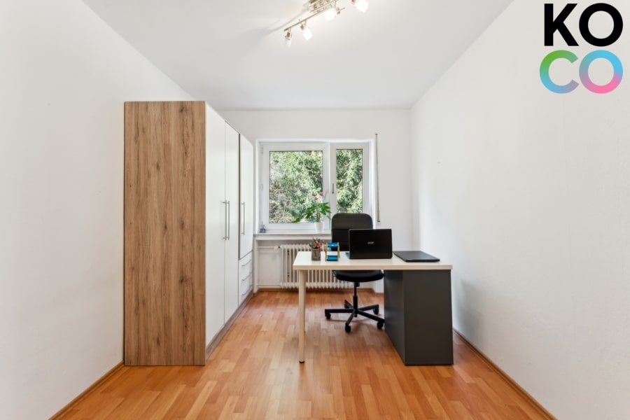 Arbeitszimmer / 2. Schlafzimmer - Bezugsfertige 4-Zimmer-Wohnung mit Südbalkon & Kachelofen in ruhiger Lage