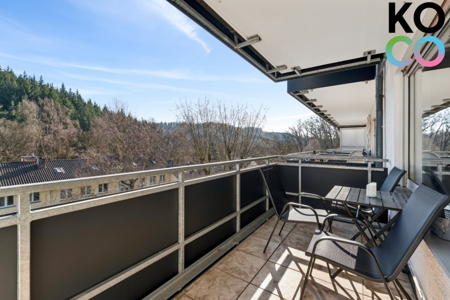 Balkon - Bezugsfertige 4-Zimmer-Wohnung mit Südbalkon & Kachelofen in ruhiger Lage