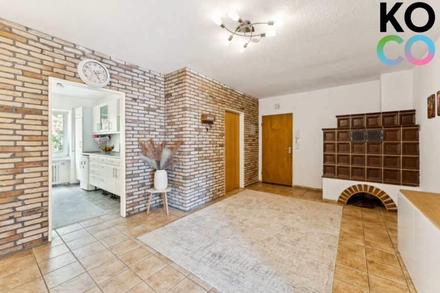 Eingangsbereich / Diele - Bezugsfertige 4-Zimmer-Wohnung mit Südbalkon & Kachelofen in ruhiger Lage