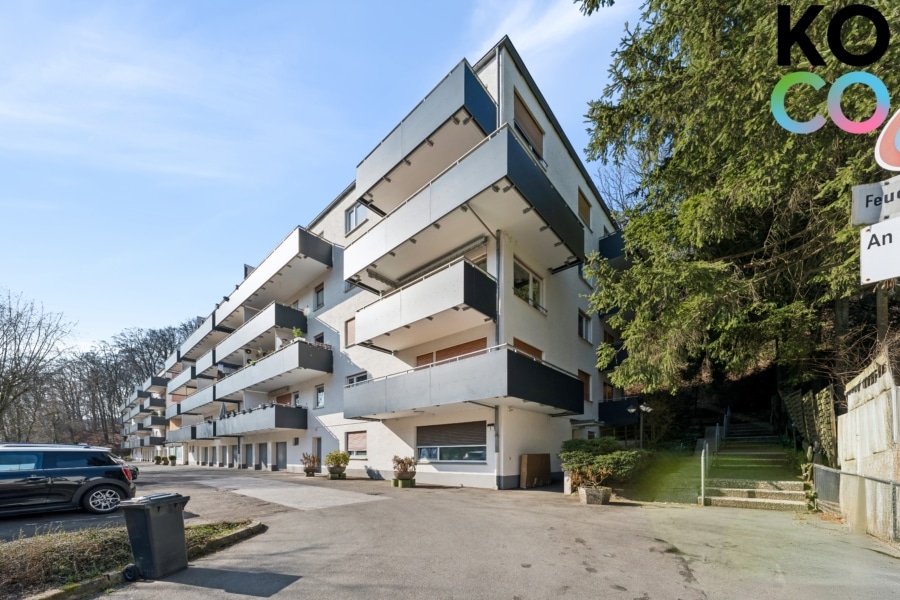 Außenansicht / Hausansicht - Bezugsfertige 4-Zimmer-Wohnung mit Südbalkon & Kachelofen in ruhiger Lage