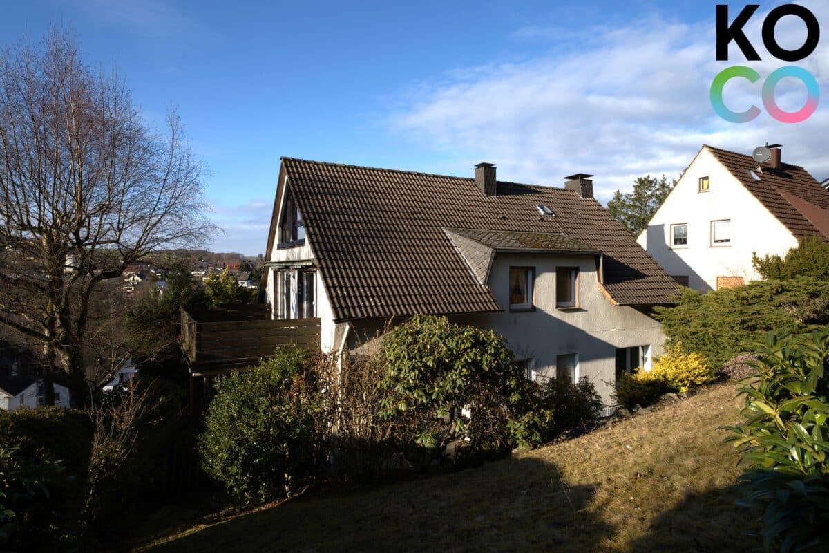 Hausansicht Rückseite mit Terrasse