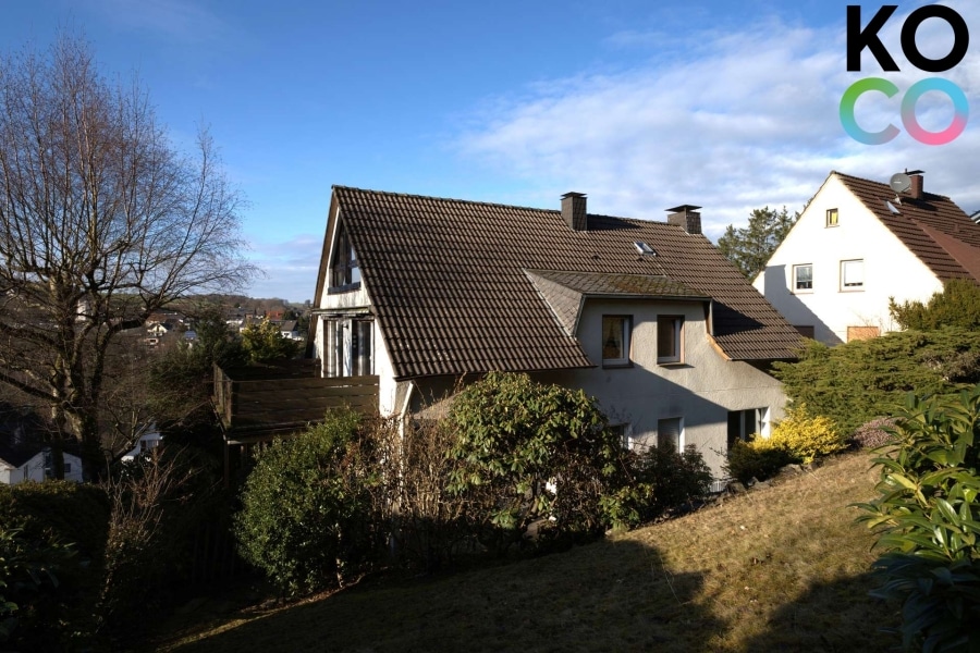 Hausansicht Rückseite mit Terrasse - Preisreduzierung! Freistehendes Zweifamilienhaus mit mehreren Nutzungsmöglichkeiten!