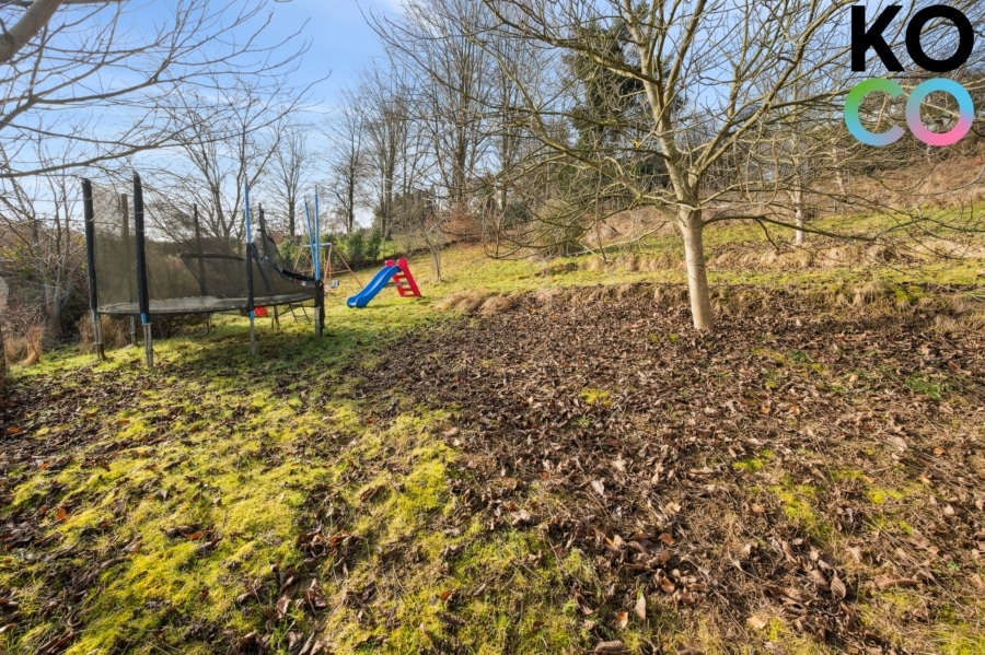 Gartenbereich Hanglage - 3 Einheiten. Riesiges Grundstück. Starker Preis – Mehrfamilienhaus mit vielen Möglichkeiten!