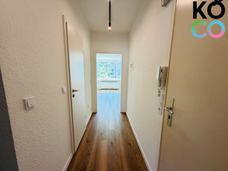 Flur - Kernsanierte 2-Zimmer-Wohnung in Unterbilk – Erstbezug