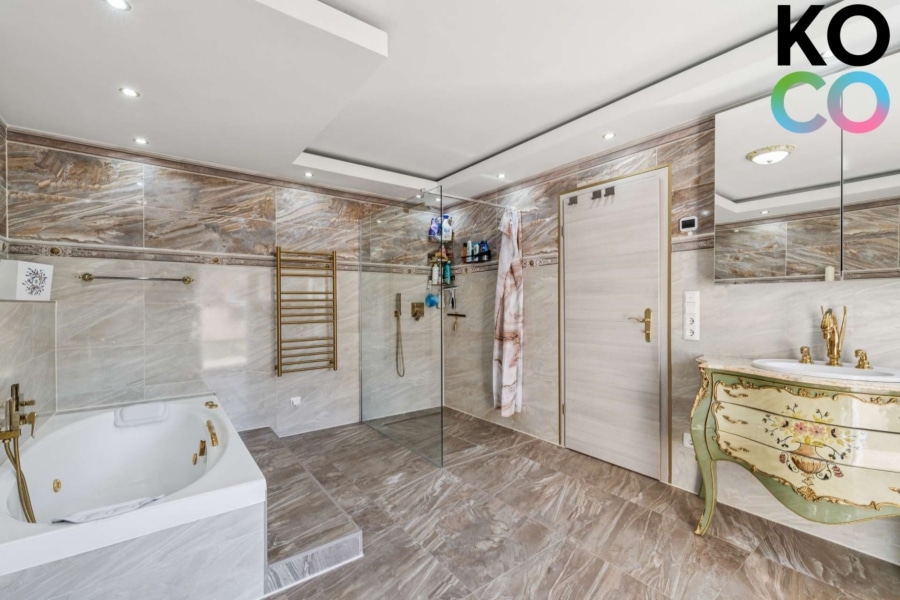 Badezimmer - Großzügiges Einfamilienhaus mit Einliegerwohnung & Südgarten in Velbert-Flandersbach